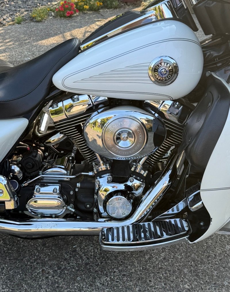 2004 Electra Glide® Classic - Image 10