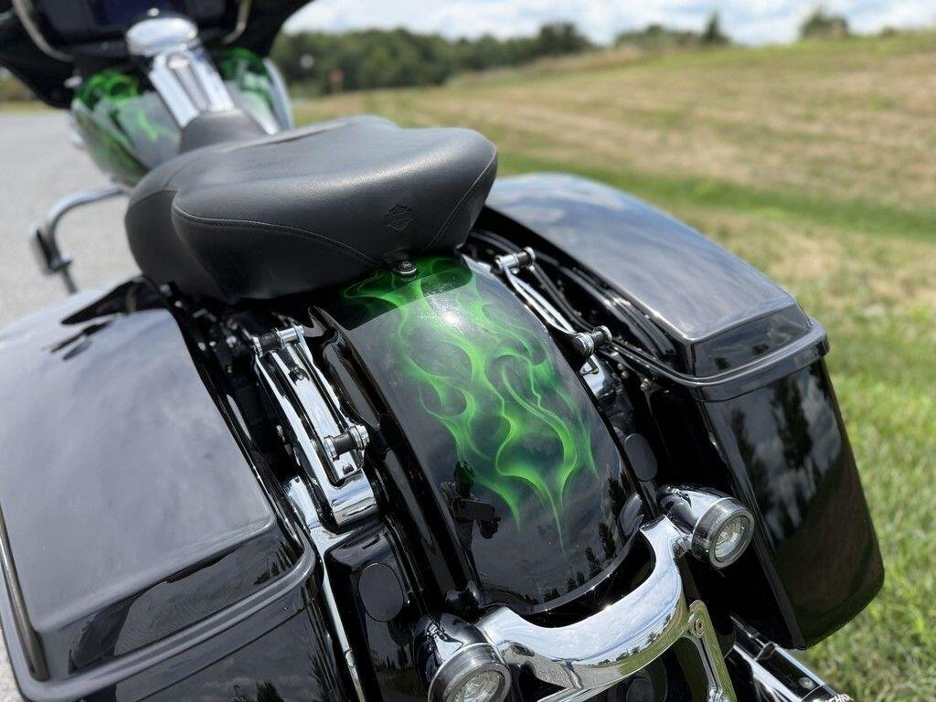 2020 Harley-Davidson Street Glide - Image 17