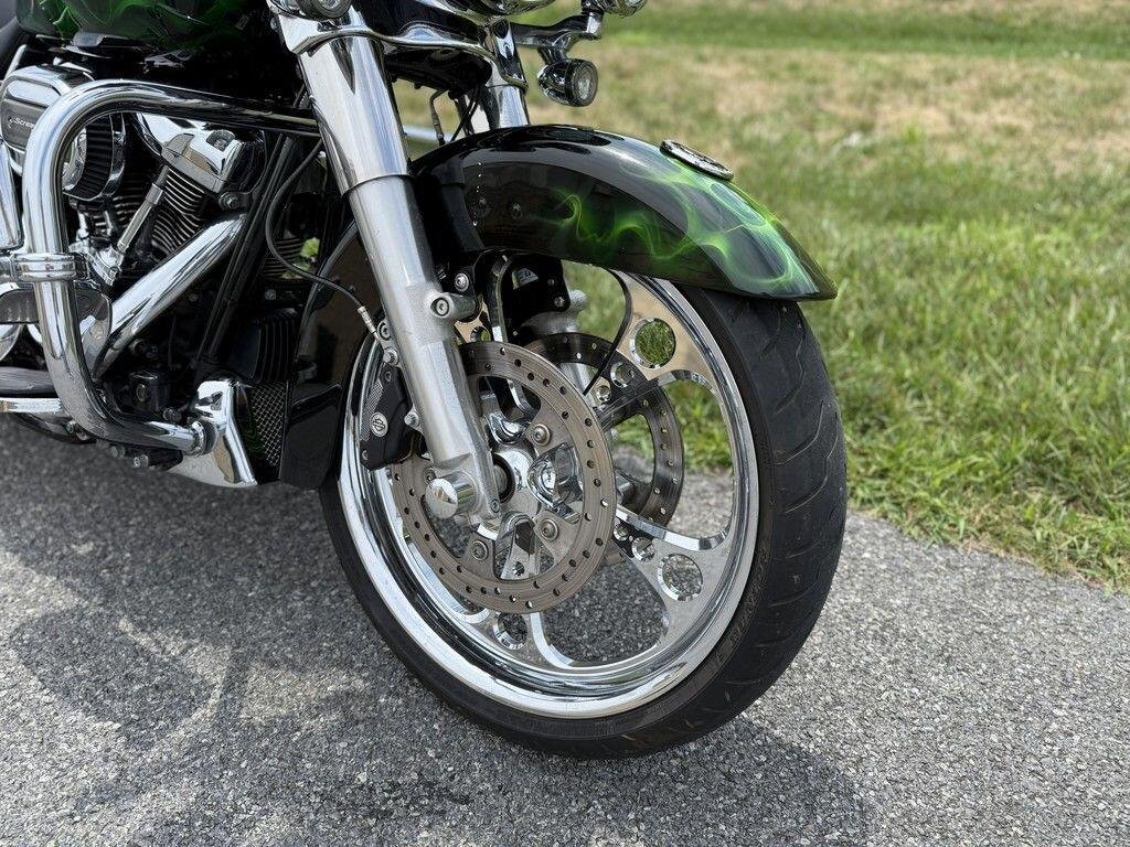 2020 Harley-Davidson Street Glide - Image 18